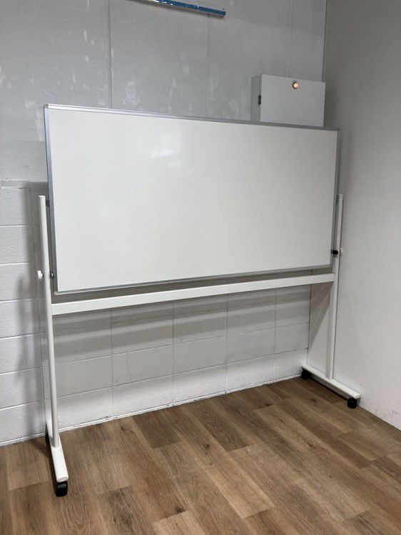 イトーキ脚付ホワイトボード 商品画像1