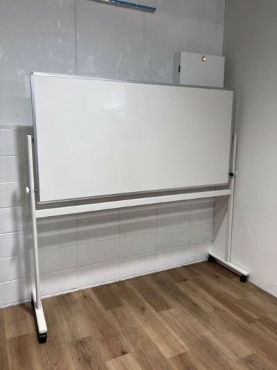 イトーキ脚付ホワイトボード 商品画像1