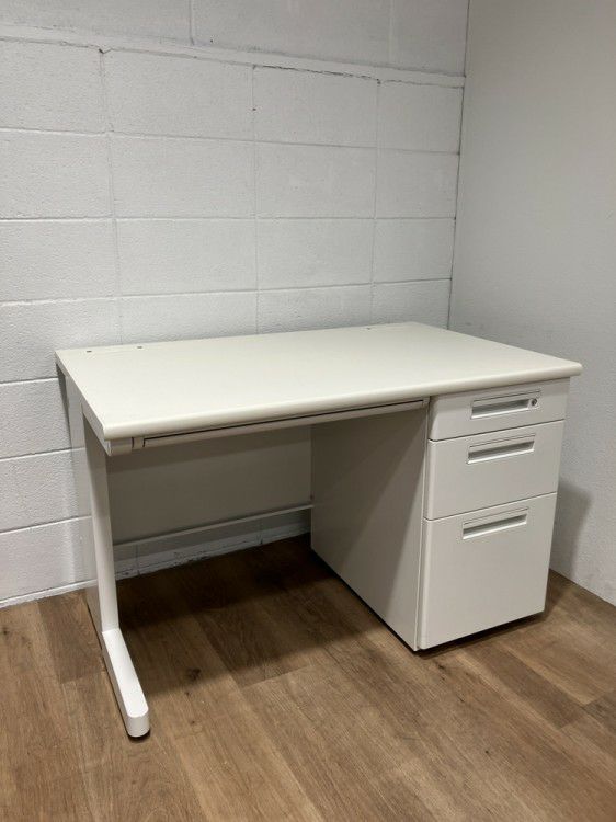 ナイキ1100片袖デスク 商品画像1
