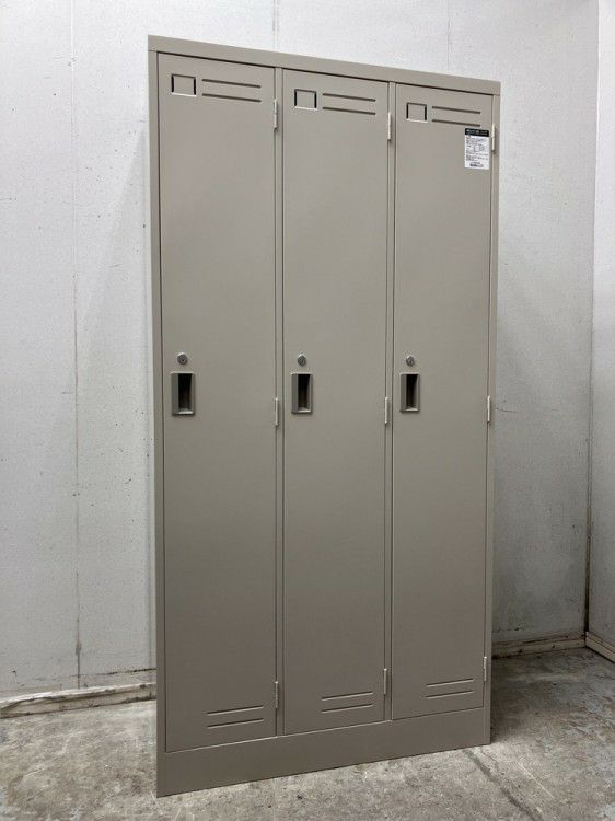 コクヨLKシリーズ　（コクヨ） 3人用ロッカー 商品画像1