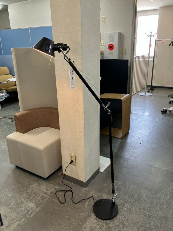 ヤマギワArtemide(アルテミデ)シリーズ Tolomeo Reading Floorスタンドライト 商品画像1