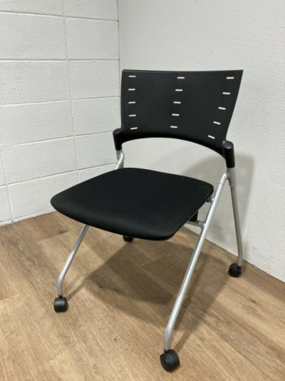 イトーキマノス(MANOSS)シリーズ ネスティングチェア 商品画像1