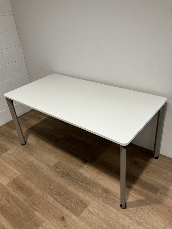 イトーキDEシリーズ ミーティングテーブル 商品画像1