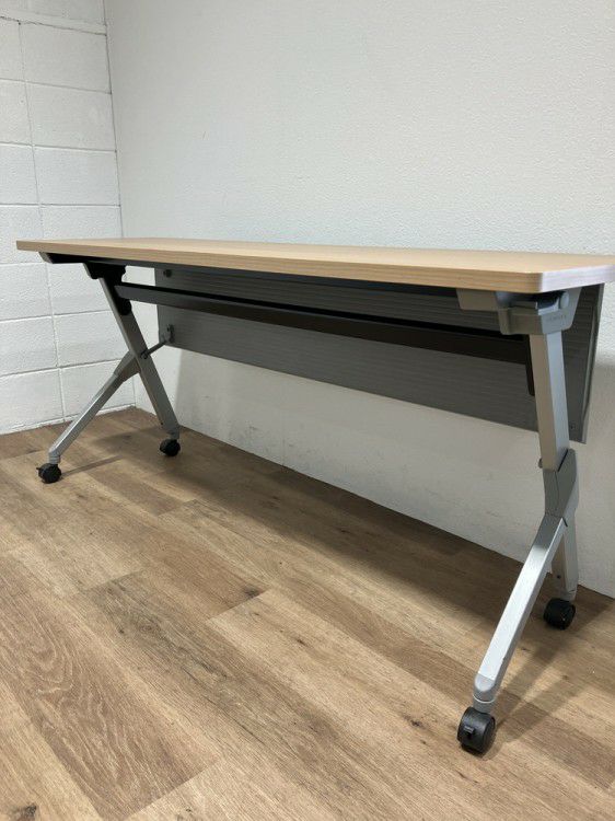 オカムラFLAPTOR(フラプター)シリーズ 平行スタックテーブル 商品画像4