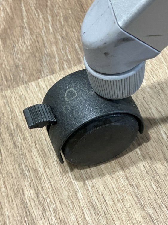 オカムラFLAPTOR(フラプター)シリーズ 平行スタックテーブル 商品画像9