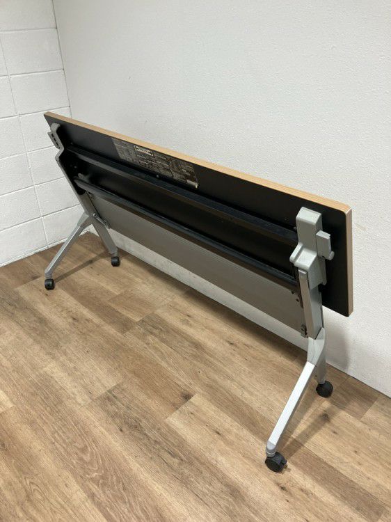 オカムラFLAPTOR(フラプター)シリーズ 平行スタックテーブル 商品画像11