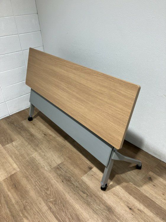 オカムラFLAPTOR(フラプター)シリーズ 平行スタックテーブル 商品画像12