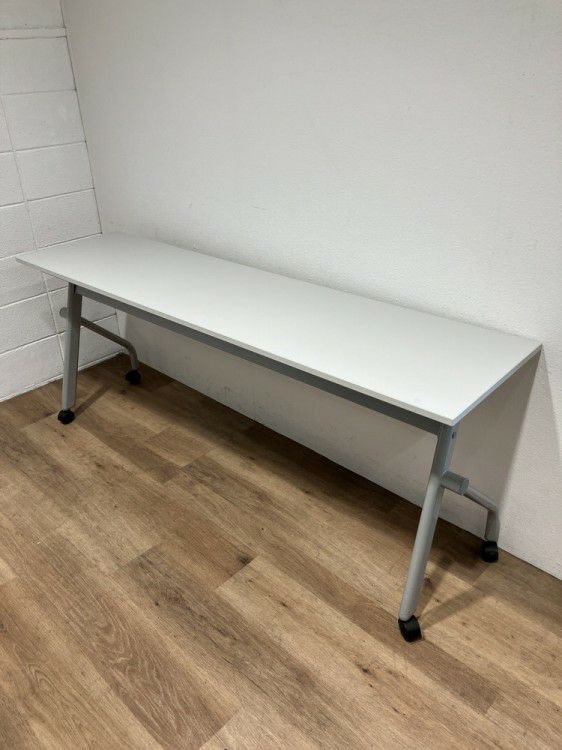 アイリスチトセ平行スタックテーブル 商品画像1