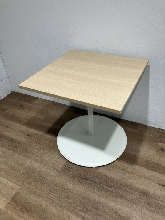 オカムラ角テーブル 商品画像1