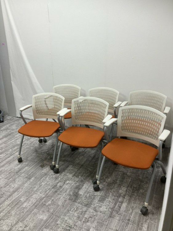アイコ肘付スタッキングチェア 6脚セット 商品画像1