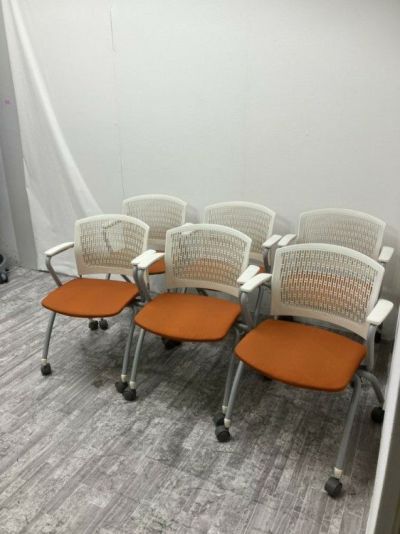 アイコ肘付スタッキングチェア 6脚セット 商品画像1