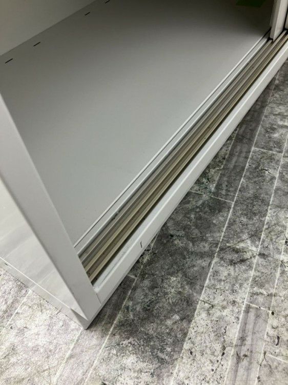 イトーキシンラインシリーズ 天板付3扉引違い書庫 商品画像8