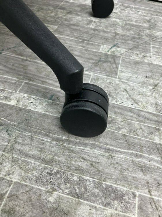 スチールケースレッツビー（Let’s B）チェア 可動肘付レッツピーチェア 商品画像9