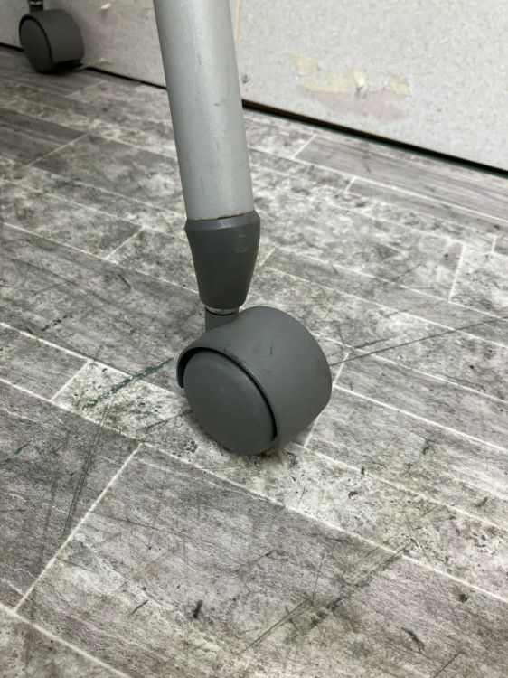 トヨスチール固定肘付スタッキングチェア 商品画像9