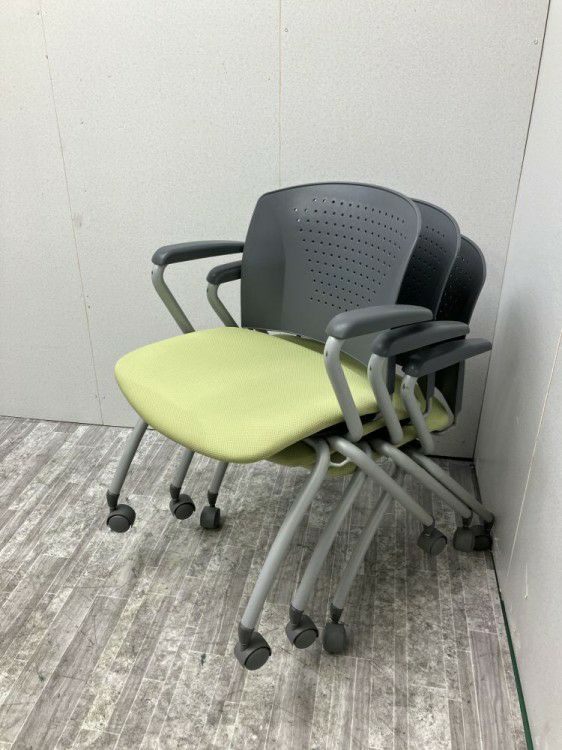 トヨスチール固定肘付スタッキングチェア 商品画像10