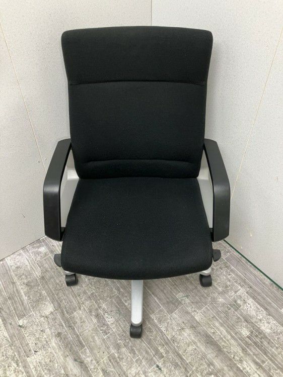 コクヨ固定肘付マネジメントチェア 商品画像3