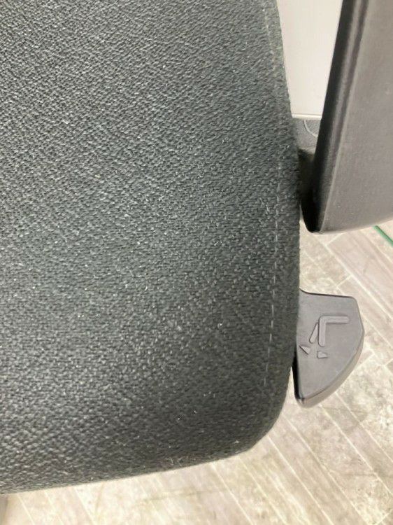 コクヨ固定肘付マネジメントチェア 商品画像5