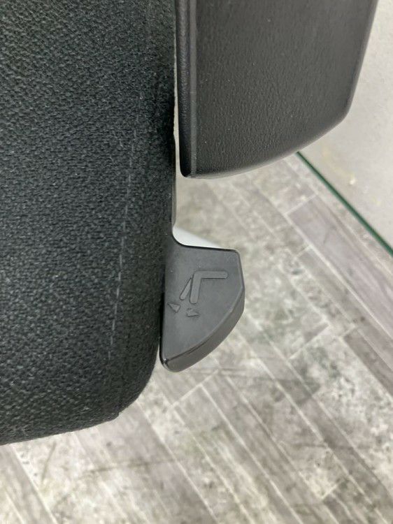 コクヨ固定肘付マネジメントチェア 商品画像6