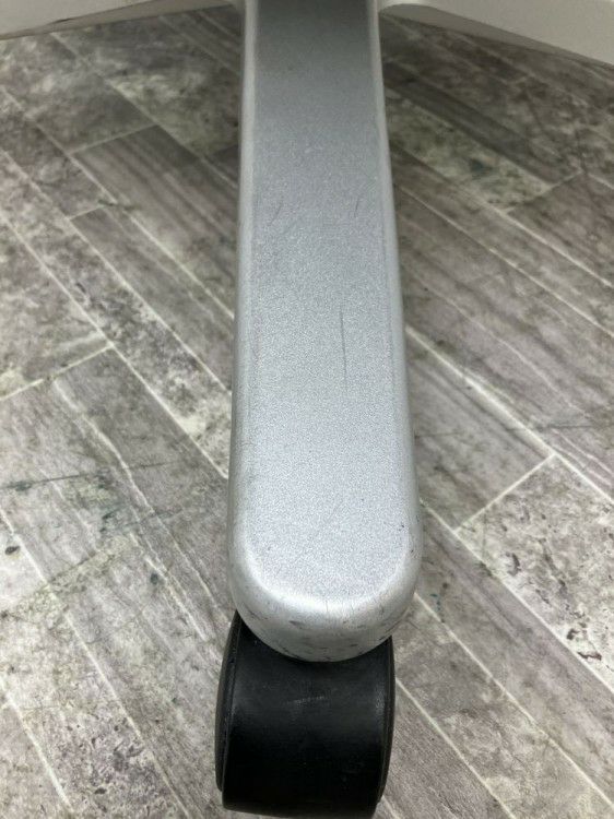 コクヨ固定肘付マネジメントチェア 商品画像8