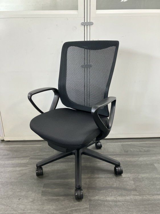 ライオンレイオスシリーズ 固定肘付レイオスチェア 商品画像1