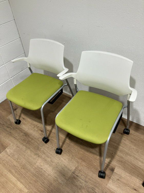 イトーキステンザシリーズ スタッキングチェア4脚セット 商品画像2