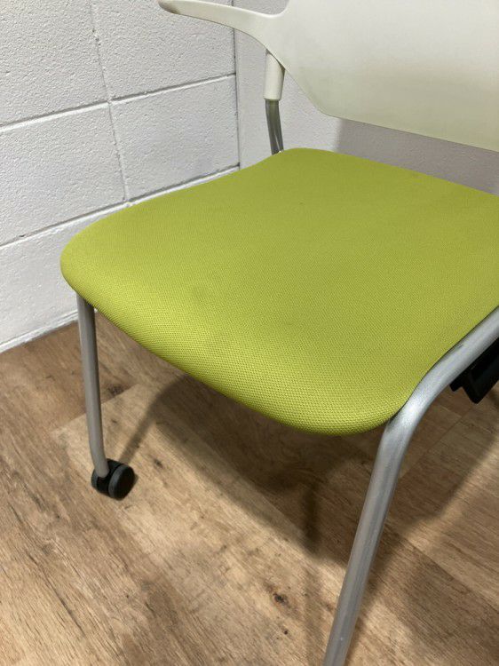 イトーキステンザシリーズ スタッキングチェア4脚セット 商品画像4