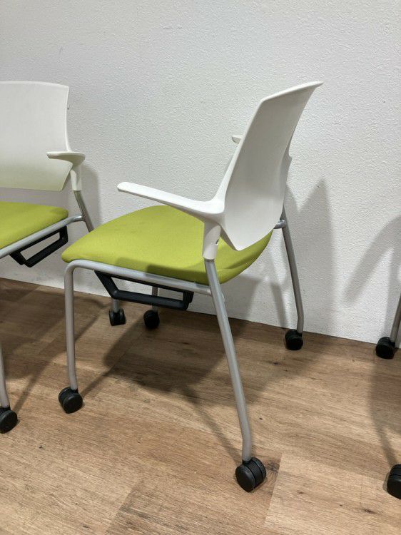 イトーキステンザシリーズ スタッキングチェア4脚セット 商品画像5