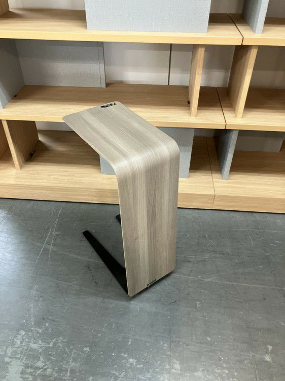 オカムラAlt Piazza(アルトピアッツァ)シリーズ サイドテーブル 商品画像1