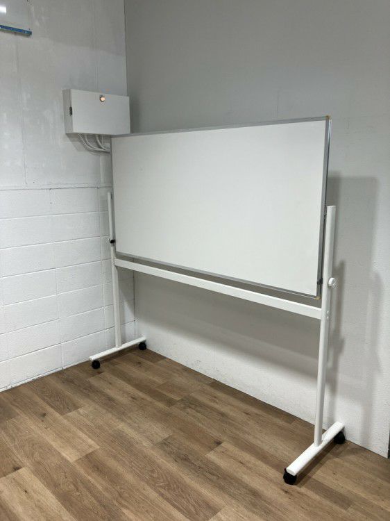 イトーキ1800脚付ホワイトボード 商品画像1