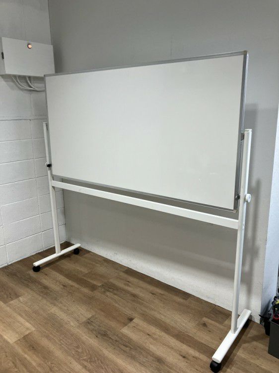 イトーキ1800脚付ホワイトボード 商品画像1