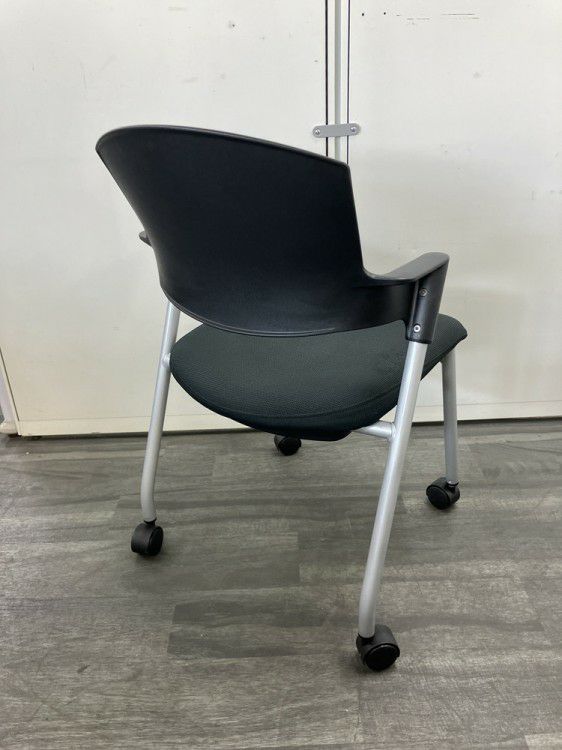 コクヨプロッティシリーズ スタッキングチェア 商品画像2