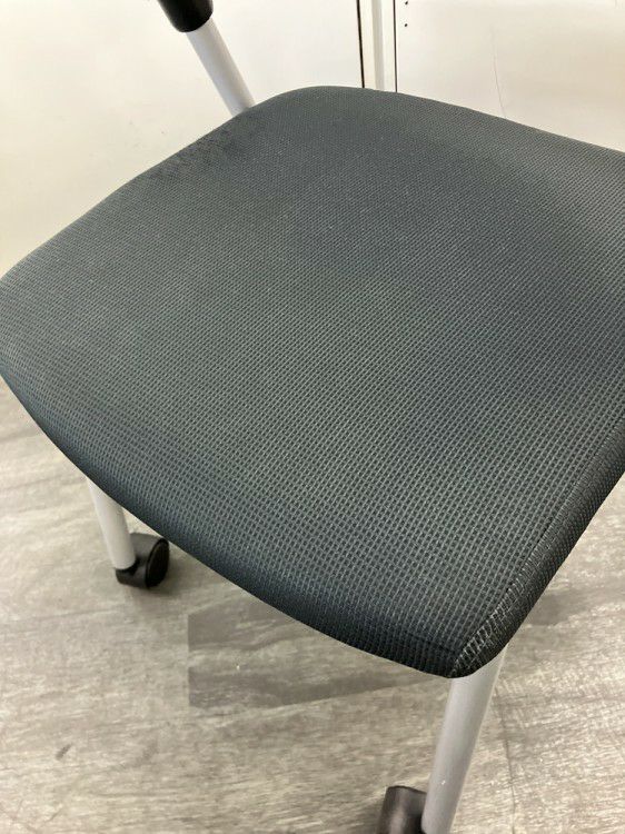 コクヨプロッティシリーズ スタッキングチェア 商品画像4