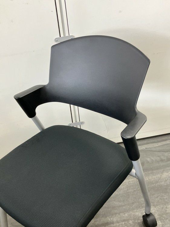 コクヨプロッティシリーズ スタッキングチェア 商品画像5