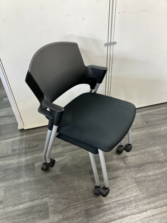 コクヨプロッティシリーズ スタッキングチェア 商品画像7