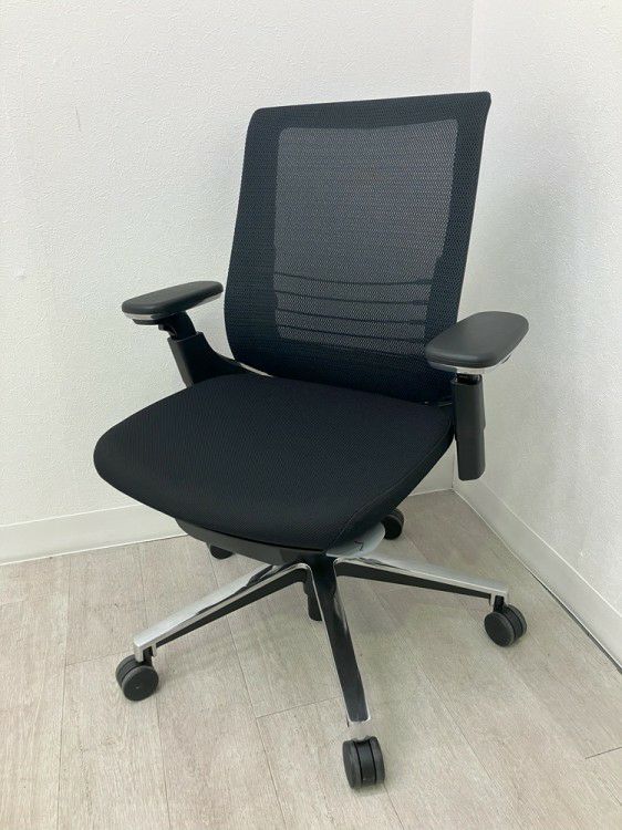 コクヨINSPINE（インスパイン）チェア 可動肘付インスパインチェア 商品画像1