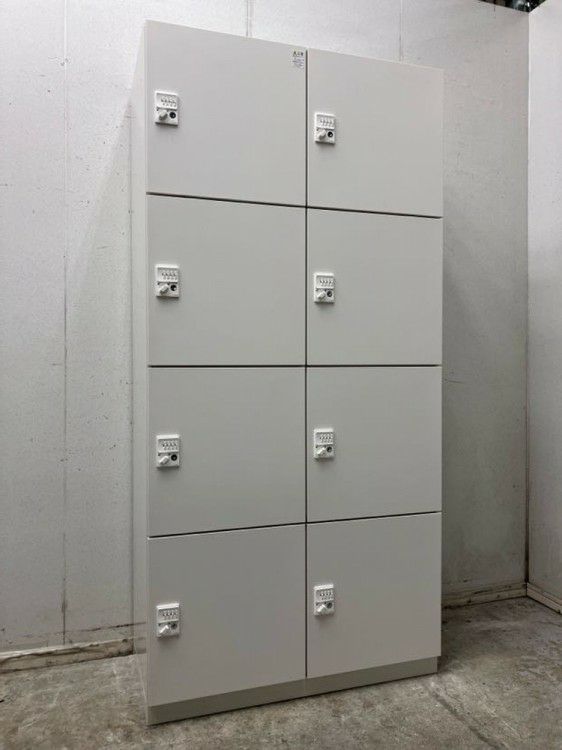 イトーキサフィシリーズ イトーキ8人用パーソナルロッカー 商品画像1