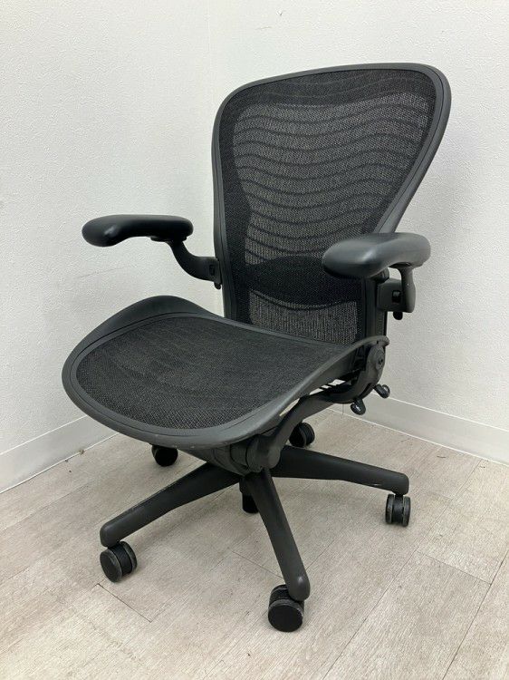 HermanMiller（ハーマンミラー）アーロンチェア 可動肘付アーロンチェア 商品画像1