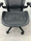HermanMiller（ハーマンミラー）アーロンチェア 可動肘付アーロンチェア 商品画像10