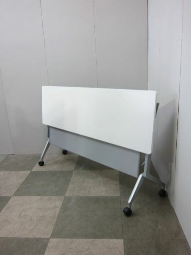 コクヨLeafline(リーフライン)シリーズ 1500サイドスタックテーブル 商品画像5