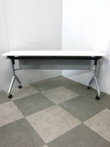 コクヨLeafline(リーフライン)シリーズ 1500サイドスタックテーブル 商品画像1