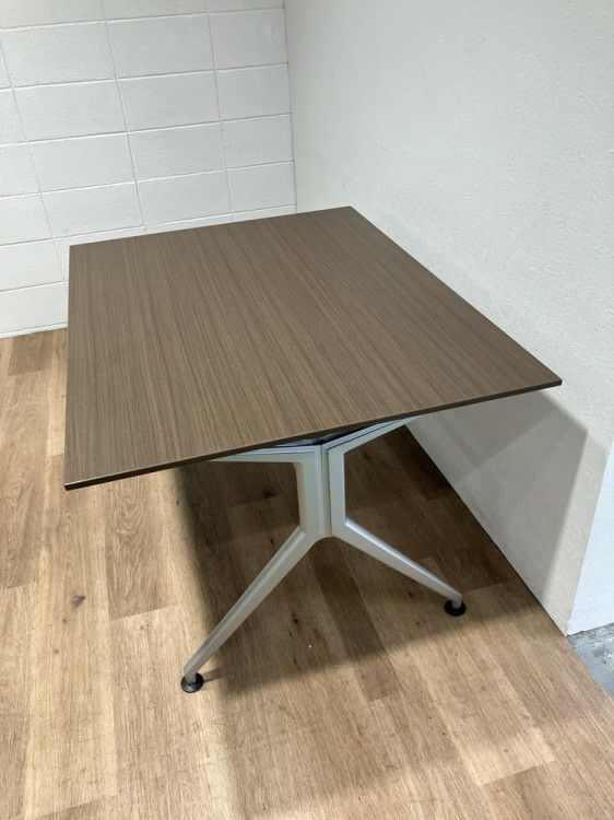 イトーキDDシリーズ ミーティングテーブル 商品画像2