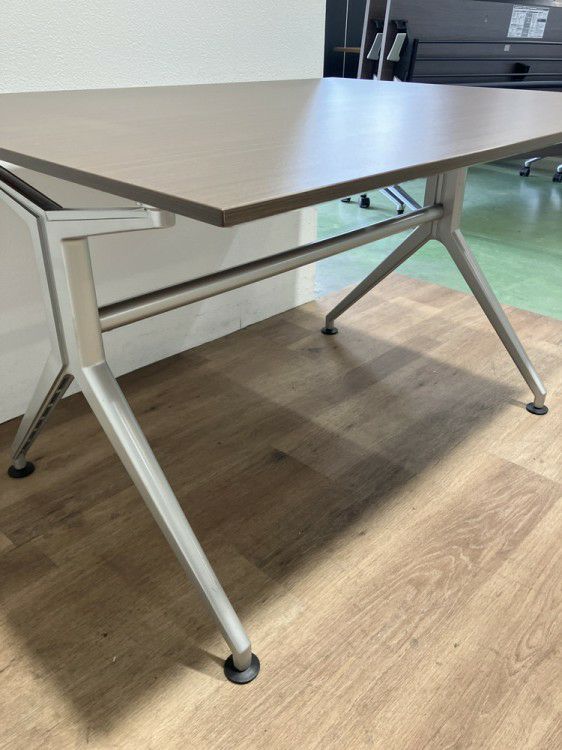 イトーキDDシリーズ ミーティングテーブル 商品画像8