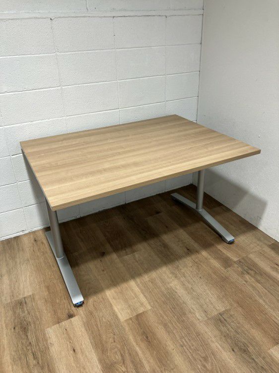 コクヨビエナ（VIENA）シリーズ ミーティングテーブル 商品画像1