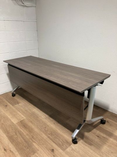 コクヨコンフェスト（CONFEST）シリーズ  平行スタックテーブル 商品画像1