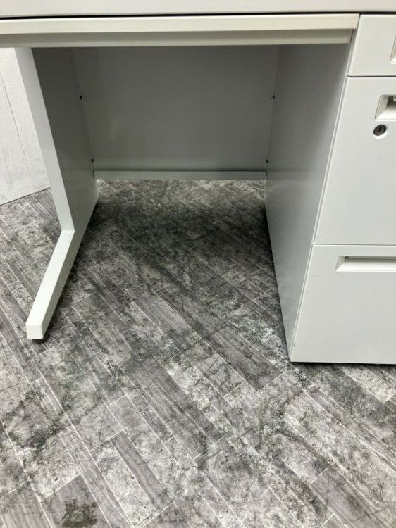 オカムラ1000片袖デスク 商品画像5