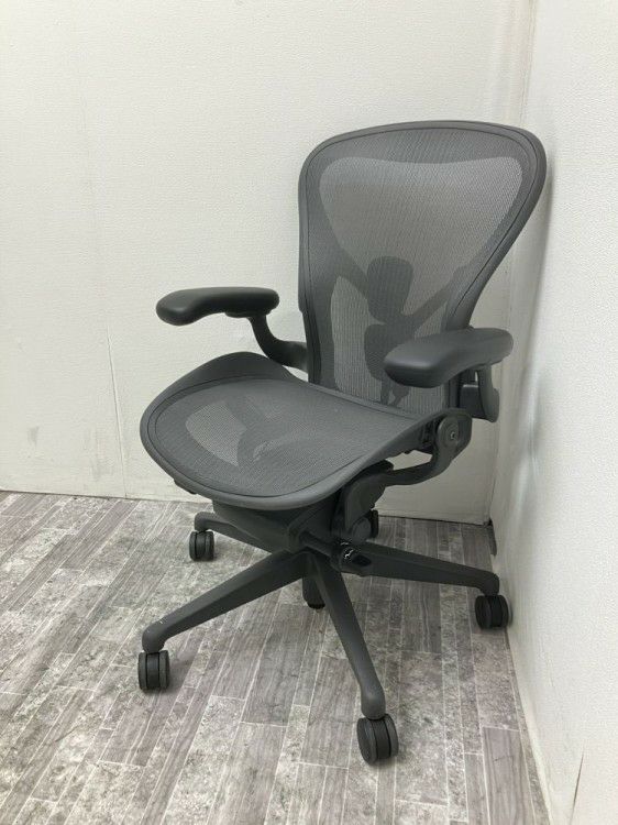 HermanMiller（ハーマンミラー）アーロンチェア 可動肘付アーロンチェア 商品画像1