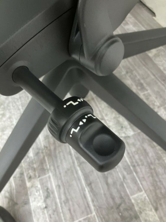 HermanMiller（ハーマンミラー）アーロンチェア 可動肘付アーロンチェア 商品画像8