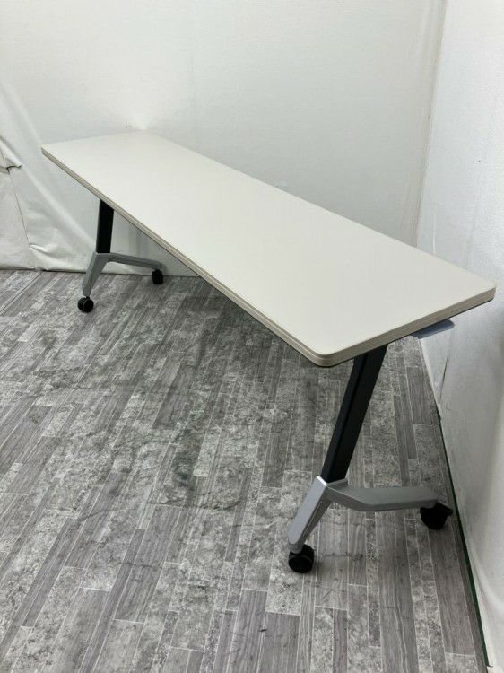 コクヨ1800サイドスタックテーブル 商品画像1