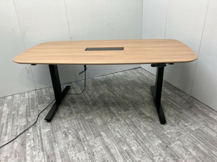 オカムラ電動昇降式1800ミーティングテーブル 商品画像1