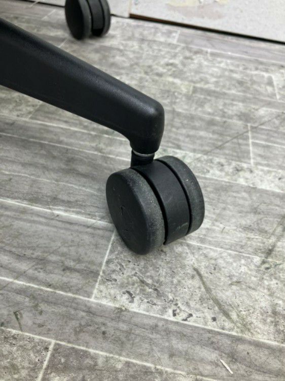 コクヨM4チェア 固定肘付M4チェア 商品画像10